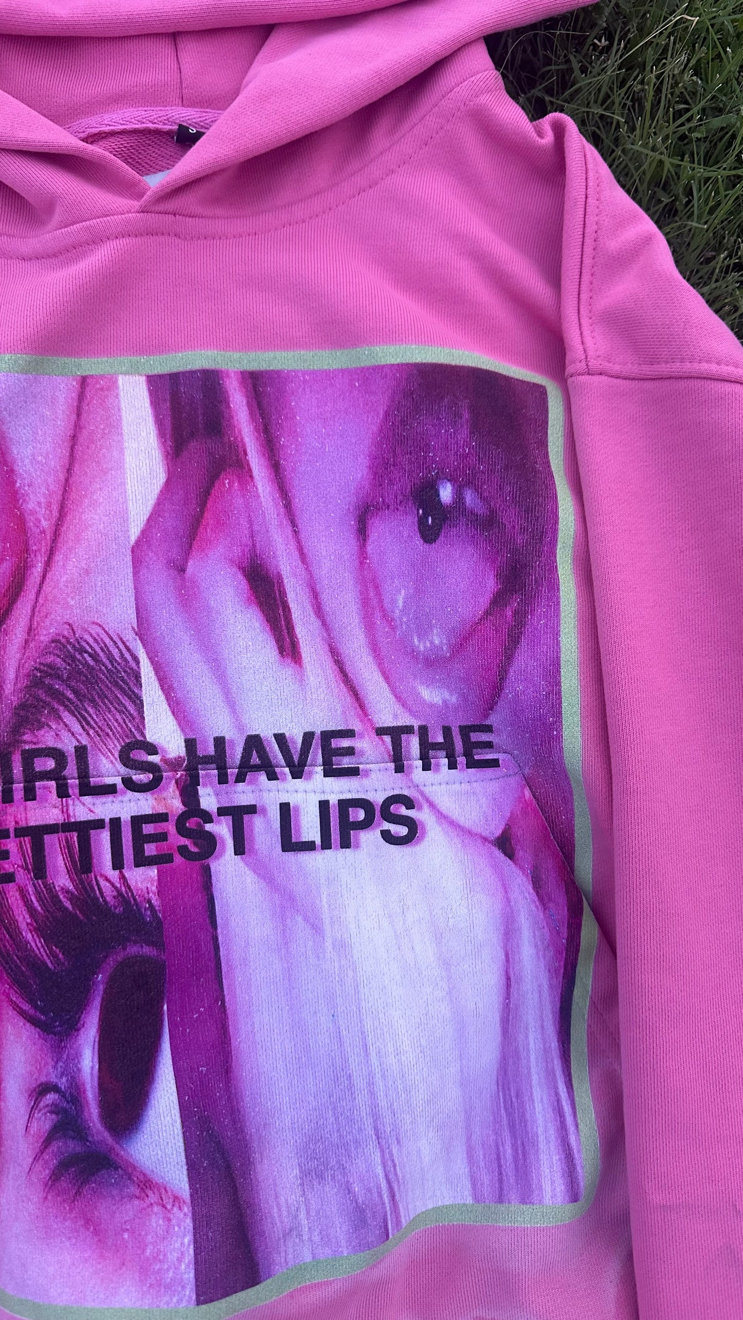 “POISONOUS KISS” HOODIE
