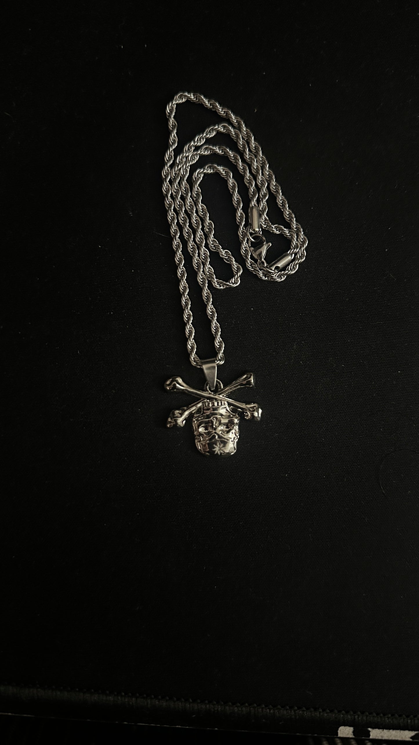 “ENTOMBED SIGIL” NECKLACE