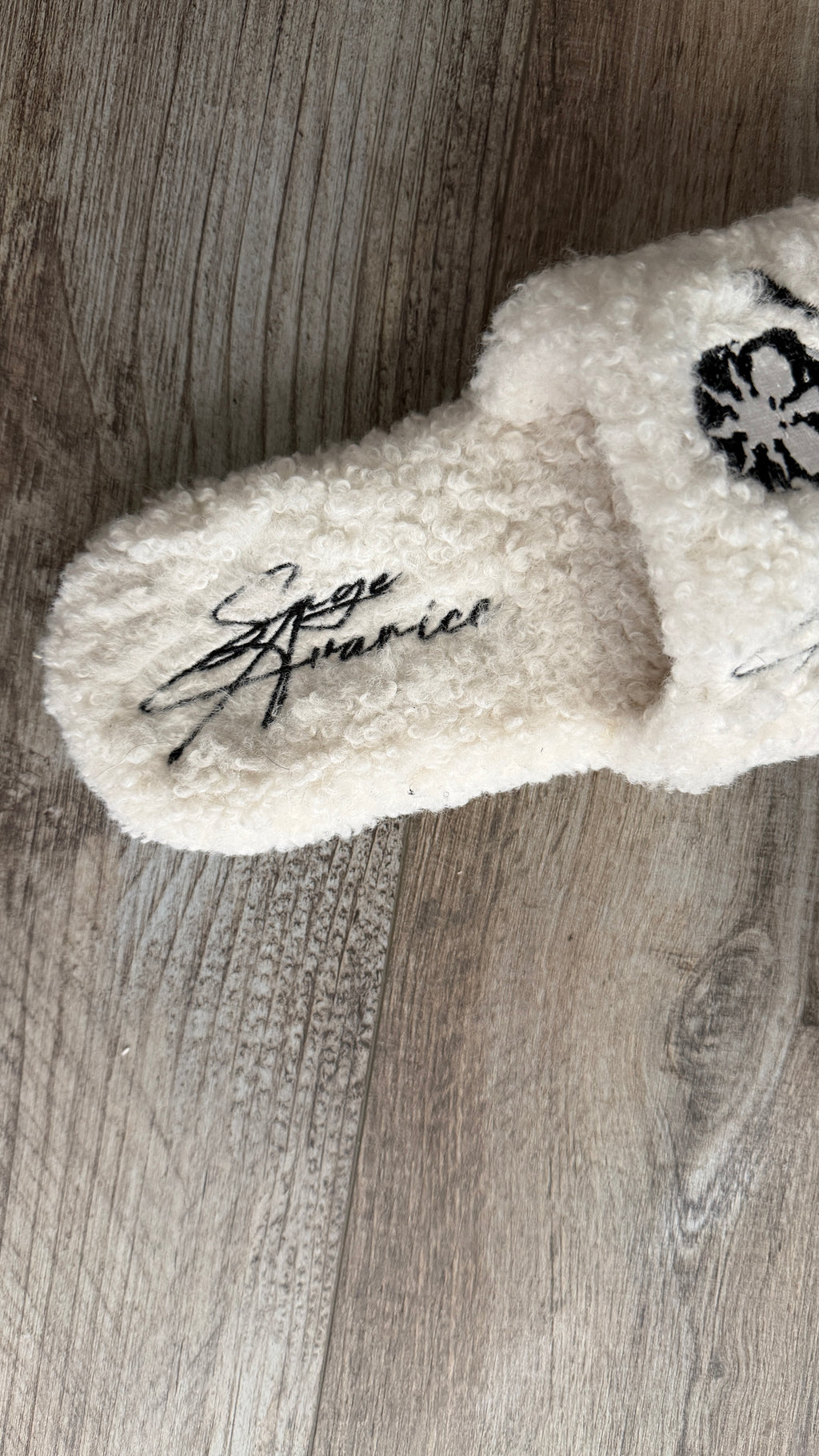 “KAMI” BONE FUR SLIDES