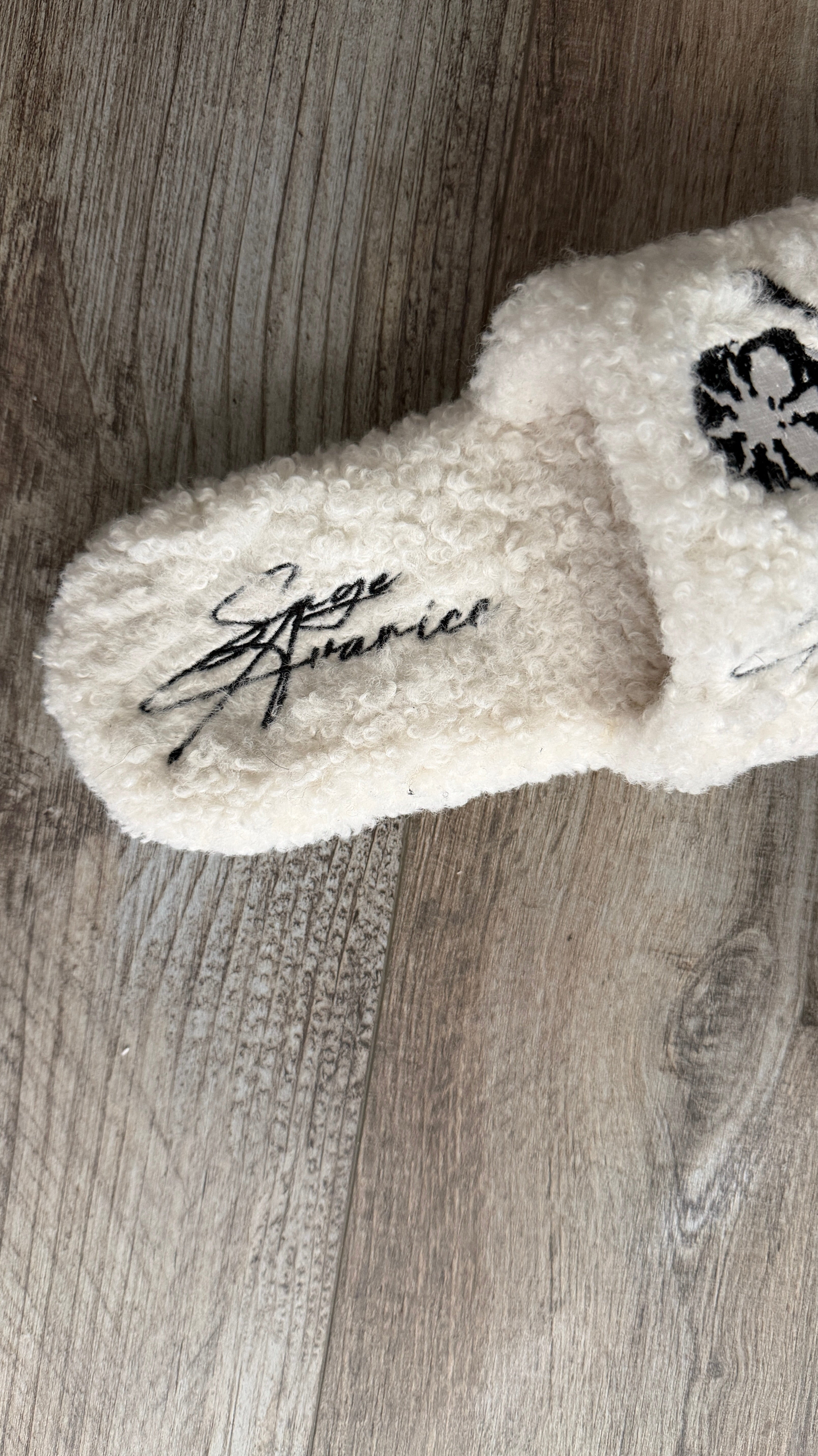 “KAMI” BONE FUR SLIDES