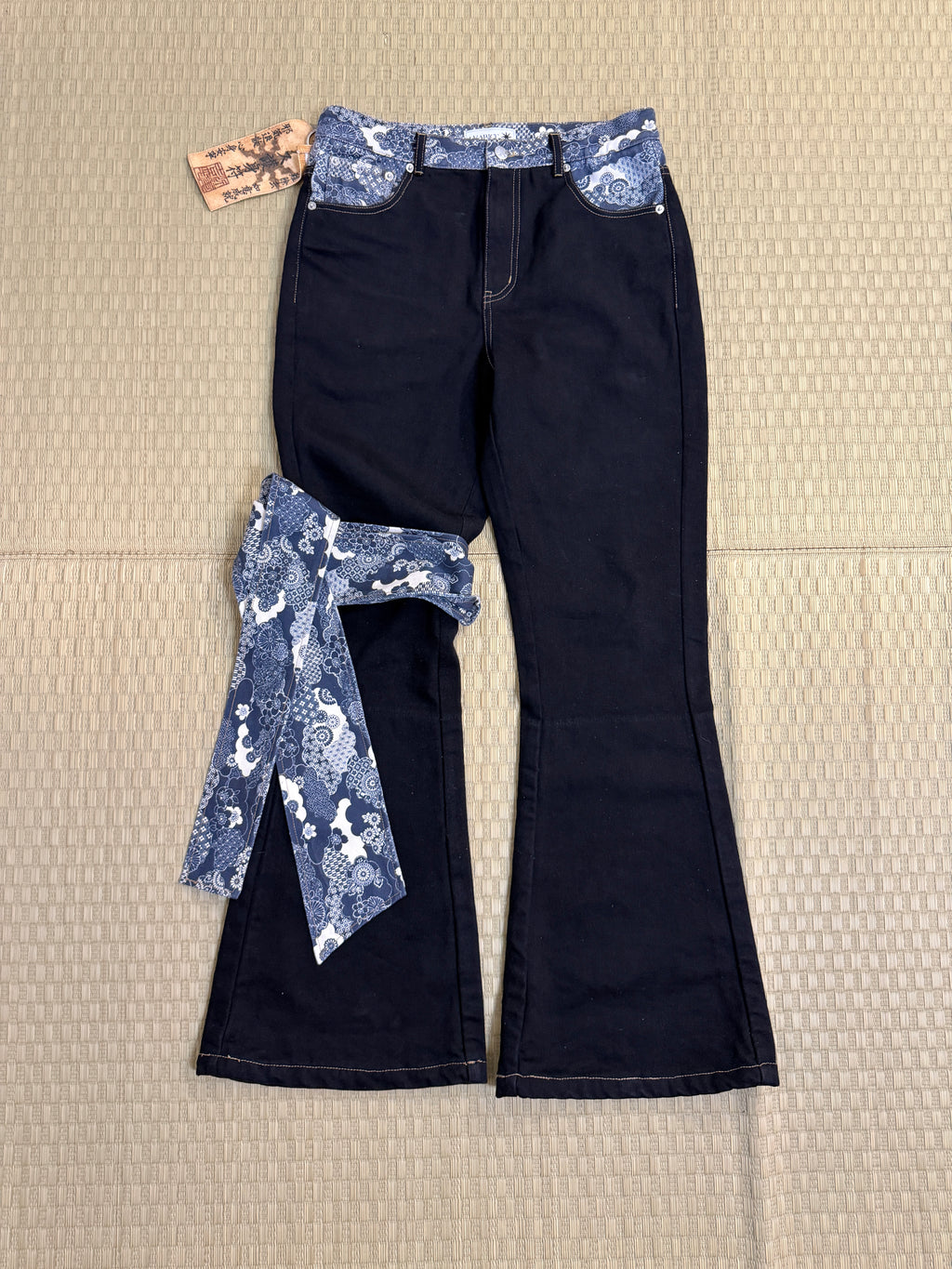 “UTSUROI” JEANS