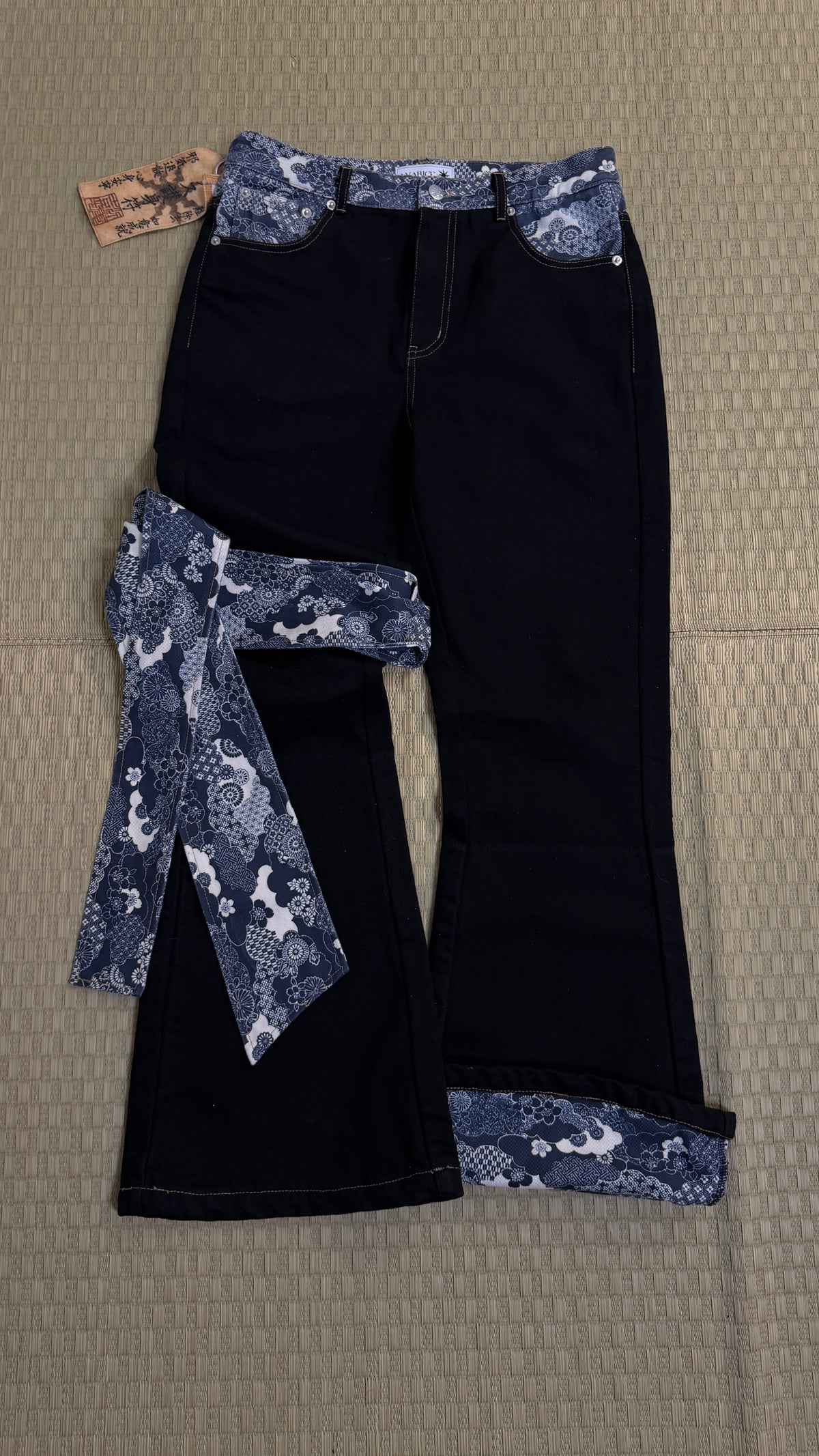 “UTSUROI” JEANS
