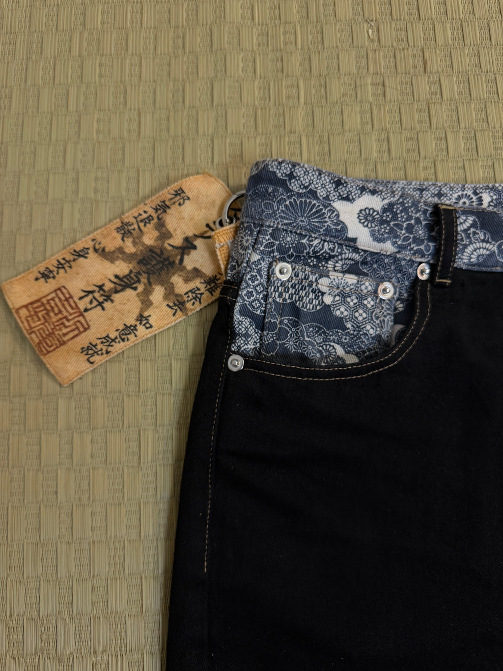 “UTSUROI” JEANS
