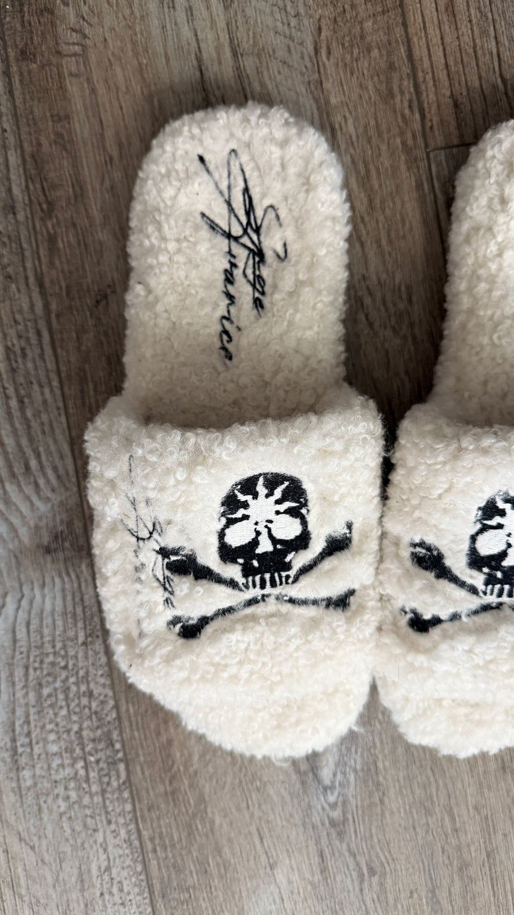 “KAMI” BONE FUR SLIDES
