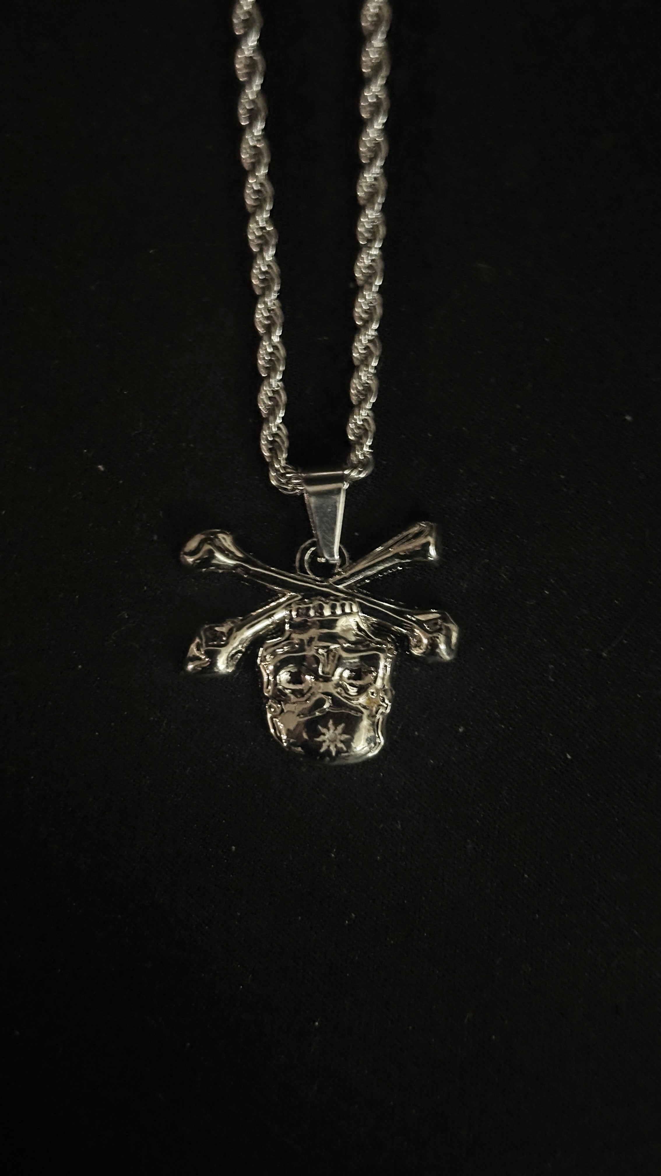 “ENTOMBED SIGIL” NECKLACE