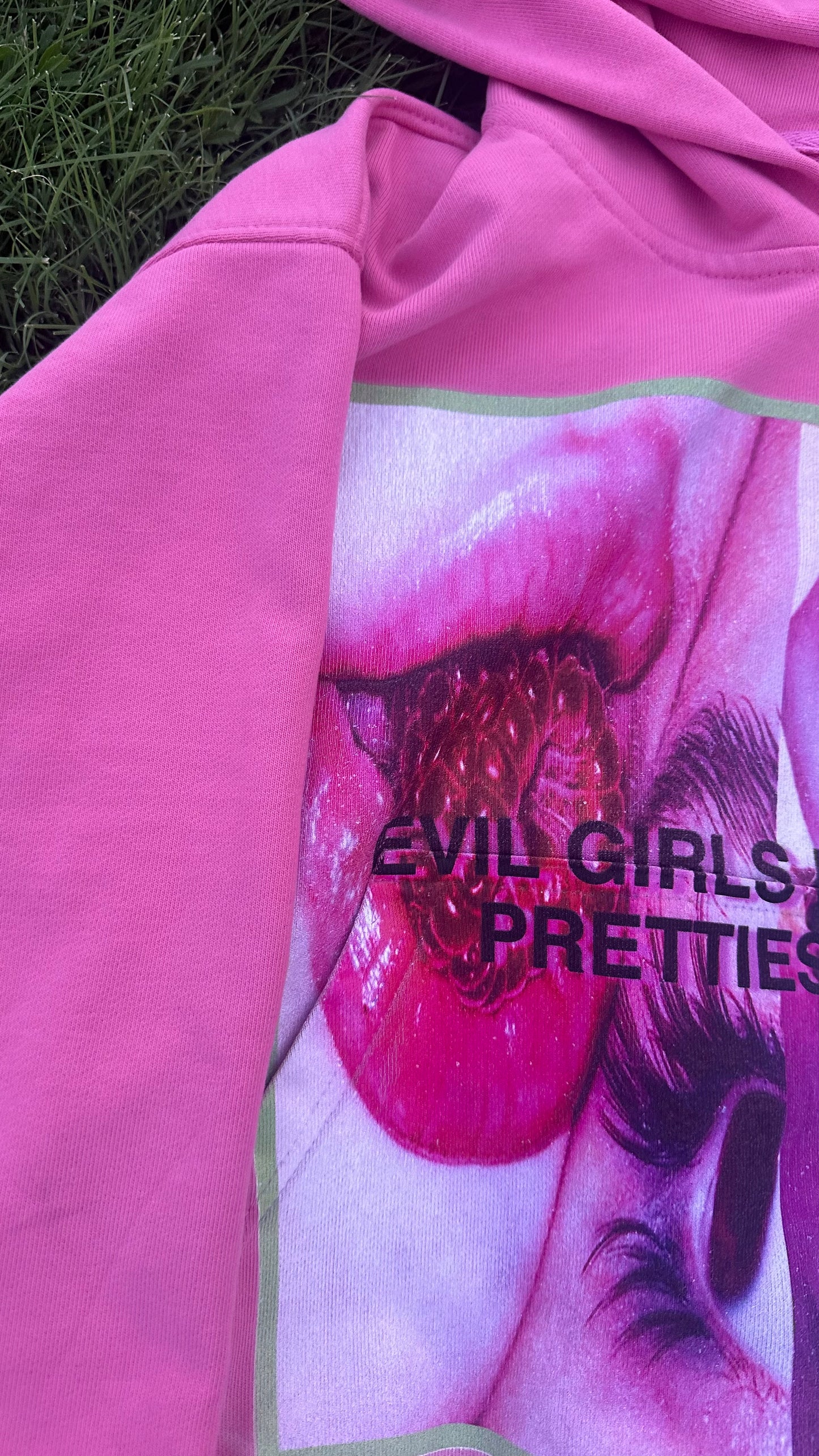 “POISONOUS KISS” HOODIE