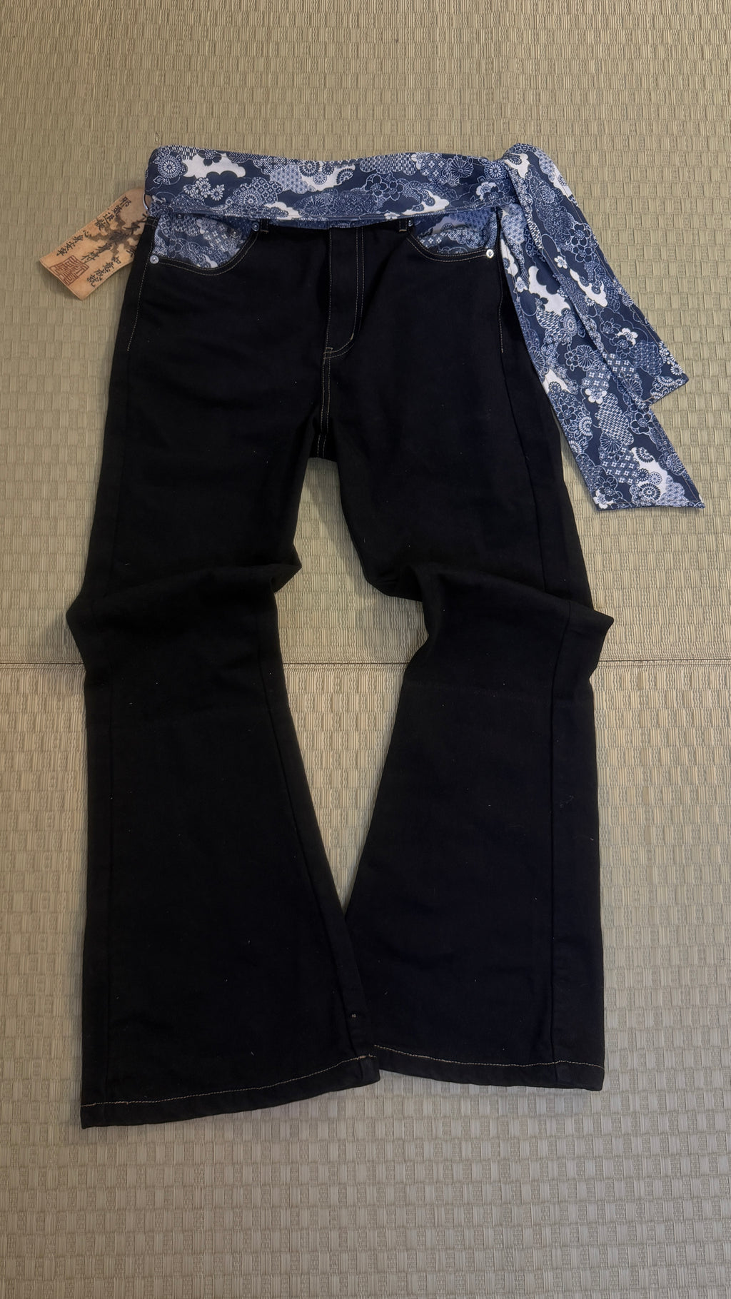 “UTSUROI” JEANS