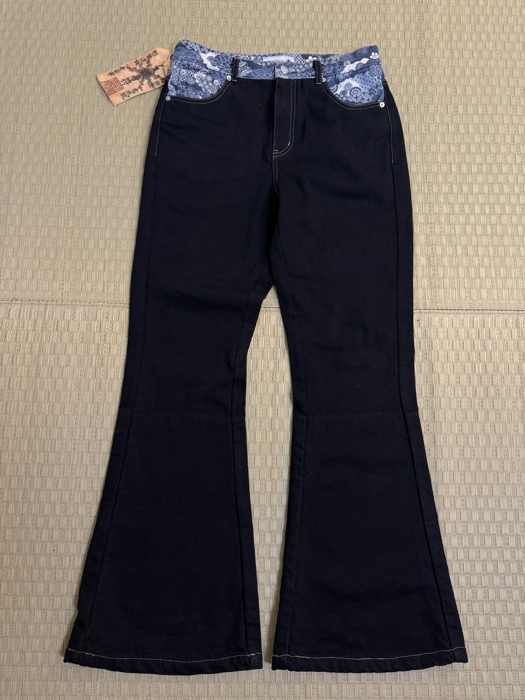 “UTSUROI” JEANS