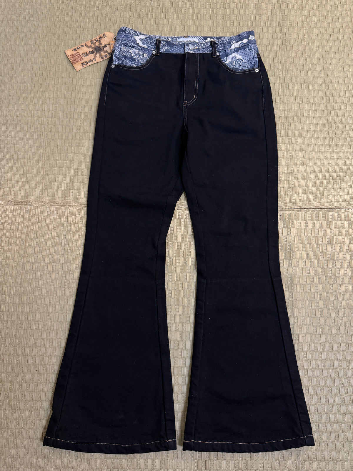 “UTSUROI” JEANS